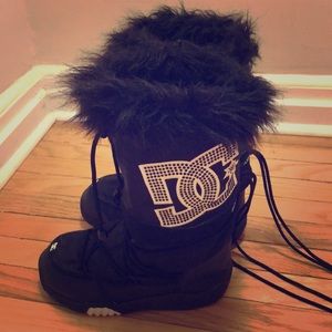 DC snow boots excellent condition ❄️